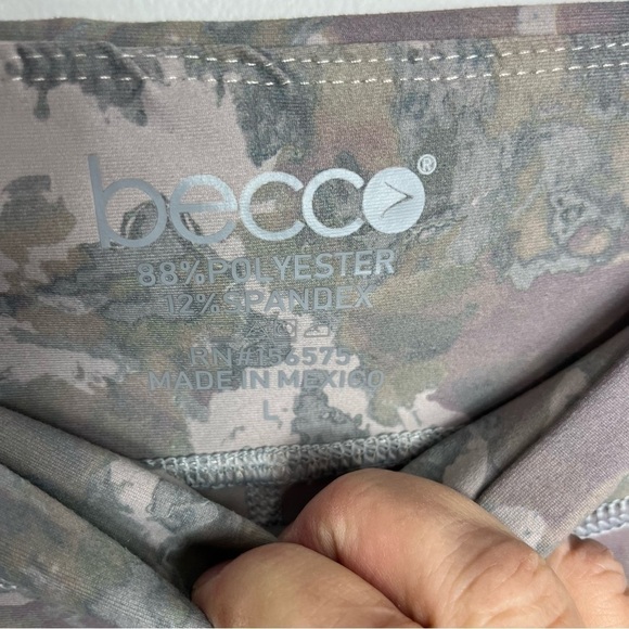 Becco Camouflaged Print leggings size Large 1373 - Picture 2 of 3
